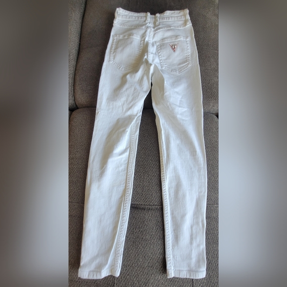 Guess white skinny jeans in size 23. - Picture 2 of 8